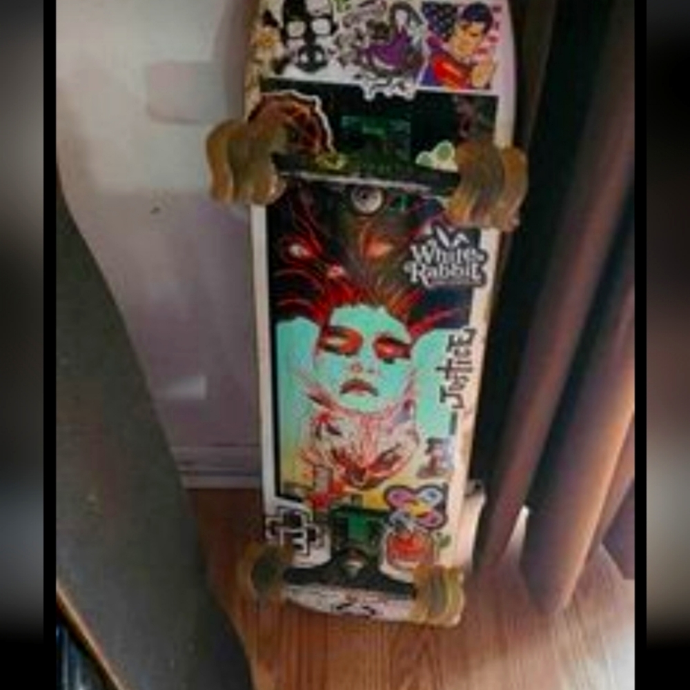 Welcome skateboard 8.25, thunder trucks, shark wheels, mixed bearings